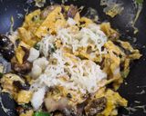 Foto langkah ke 4 dari resep Jamur Telur Orak Arik/Mushroom Omelette/Mantarli Yumurta.