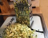 Une image de l'étape 3 de Salade de courgettes et concombre, jambon blanc, sucrine et ail noir.