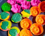 Foto langkah ke 3 dari resep Bolu Kukus Pelangi (tanpa mixer).