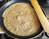 Foto del paso 2 de la receta: Galettes con espinacas, huevo a la plancha, jamón y aguacate