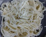 A picture of step 4 of Singaporean rice noodles.
