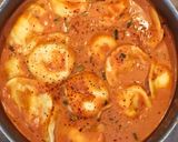 Foto del paso 6 de la receta: Sorrentinos de jamón y muzzarella con salsa Scarparo (sin pasta linda y sin moldes)