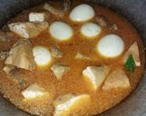 Foto langkah ke 4 dari resep Semur Tahu & Telur Pedas.