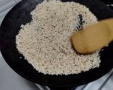बिना पाकाचे तिळाचे मऊसूत लाडू (Bina Pakache Tilache Ladoo Recipe In Marathi) रेसिपी स्टेप 1 फोटो 