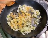 Une image de l'étape 3 de Tarte filo, oignon, chèvre et poivrons tricolores.