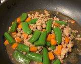 รูปขั้นตอนการทำที่ 3 ของ หมูสับผัดผักใส่พริกขี้หนู