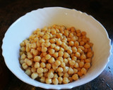 Foto del paso 7 de la receta: Garbanzos en salsa de tomate con pollo y butifarra a la barbacoa