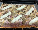 Foto del paso 7 de la receta: Pizza de setas, camembert y brotes tiernos (súper mezcla de quesos)