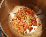 Foto del paso 1 de la receta: Carillas con verduras, salchichas y butifarra