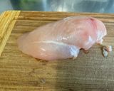 Une image de l'étape 1 de Poulet à l’ananas, oignon rouge, coriandre et cacahuètes.
