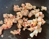 Foto del paso 1 de la receta: Tartar de langostinos y carabineros con aguacate y tomate