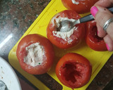 Foto del paso 2 de la receta: 🍅Tomates rellenos ricota y atún, toque marraschino y almendras