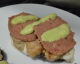 Foto del paso 7 de la receta: "Sándwich" de berenjena🍆, morradela, salchicha y queso🧀🥩🍗