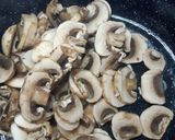 Foto del paso 3 de la receta: Pechuga de pollo en crema de chipotle con champiñones