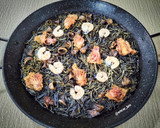 Foto del paso 10 de la receta: Fideuà negra del senyoret con chipirones en tempura