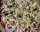 Foto del paso 4 de la receta: Pizza de setas al ajillo con cecina de León