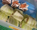 Foto langkah ke 3 dari resep Sawi roll ayam.