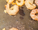 Foto del paso 1 de la receta: Revuelto de grelos con gambas