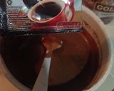 Foto langkah ke 3 dari resep Ice Choco + Ice Mocca Latte ala Mama Zazizu.