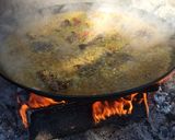 Foto del paso 3 de la receta: Paella de pavo y conejo a la lumbre