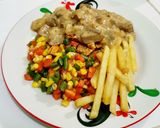 Foto langkah ke 4 dari resep Steak Ayam saos Jamur ala Tin.