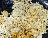 Foto langkah ke 6 dari resep Mie Tek Tek khas abang-abang / mie goreng Jawa.