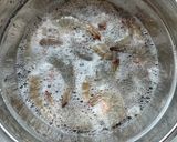A picture of step 1 of Garlic Buttered Shrimp w/Sprite & Oyster Sauce.