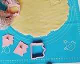 Foto langkah ke 5 dari resep Fancy Cookies (Cookies Karakter).