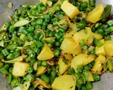 A picture of step 5 of Fresh Beans, Sprouts, Potatoes Stir-fry.