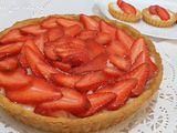 تارت الفراولة بكريمة مميزة ورهيبة