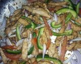 A picture of step 3 of Chicken fajita pizza 🍕🍕.