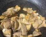 Foto del paso 2 de la receta: Revuelto de setas y gulas