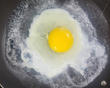 Foto del paso 7 de la receta: 🍲🧀🥚Sopa salvadora de 4 ingredientes + sopa crema con queso y huevo 🥚🧀🍲
