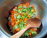 Foto del paso 3 de la receta: Arroz con carrilleras en salsa