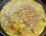 Foto del paso 8 de la receta: 🍳🍷 Tortilla de repollitos de Bruselas, cebolla, jamón, al aroma de vino blanco 🍷🍳