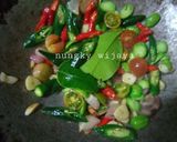 Foto langkah ke 1 dari resep Tumis cumi asin cabe hijau.