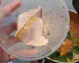 Foto langkah ke 2 dari resep Sayuran Kuah Bening Ikan Ekor Kuning Fillet (untuk anak 2+).