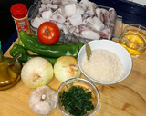 Foto del paso 1 de la receta: Chipirones en salsa de cebolla con arroz (Sin sal)