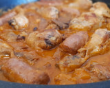 Foto del paso 10 de la receta: Pollo, butifarra y níscalos salsa de almendras y limón encurtido