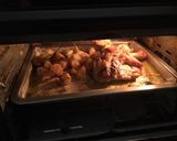 Foto del passaggio 1 della ricetta Mezzo pollo al forno con patate