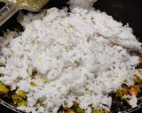 A picture of step 3 of Mixed vegetables chiwda upma.
