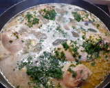 Foto del paso 3 de la receta: Pollo guisado en salsa de ajos☆☆☆