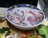 รูปขั้นตอนการทำที่ 1 ของ ปลาหมึกผัดฉ่า