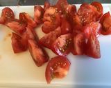Une image de l'étape 5 de Salade de roquette aux tomates divinina,oignon rouge et mozzarella di buffala.