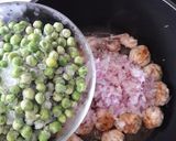 Une image de l'étape 2 de Les boules de poulet au petit pois.
