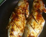 Foto langkah ke 3 dari resep Ikan bakar teflon saus kecap.