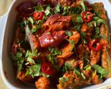 A picture of step 5 of Achari bhindi okra.