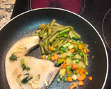 Foto del paso 4 de la receta: Pez espada con judías redondas y pizca de ensaladiña de rustrido