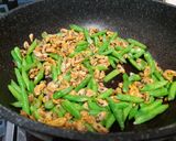 Foto langkah ke 3 dari resep Tumis Buncis Kerang.