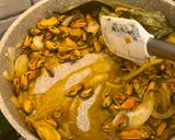 Foto langkah ke 3 dari resep Kerang saus tiram kobe.